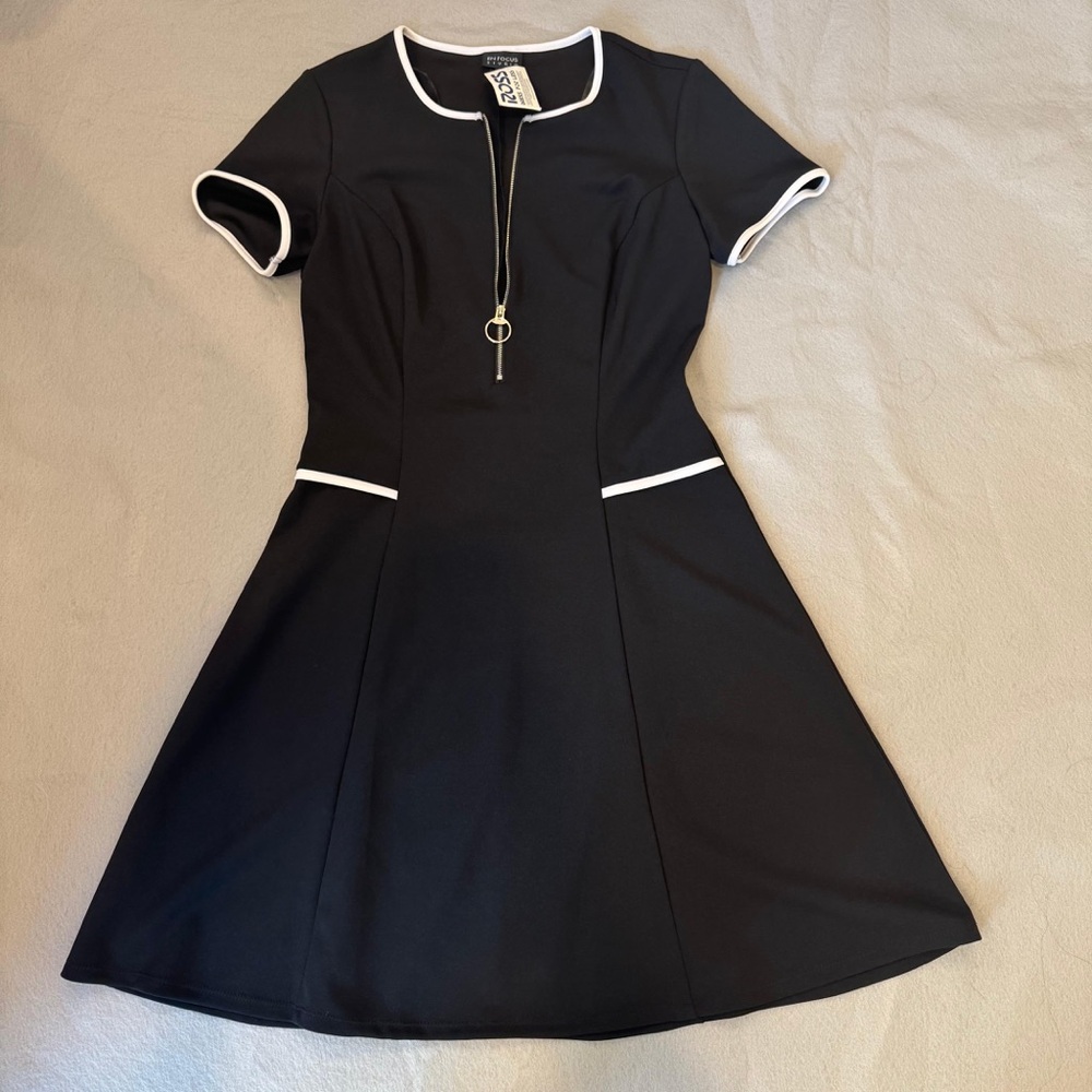 En Focus Studio Black Fit & Flare Dress with White Trim | Zip Front | Size 8